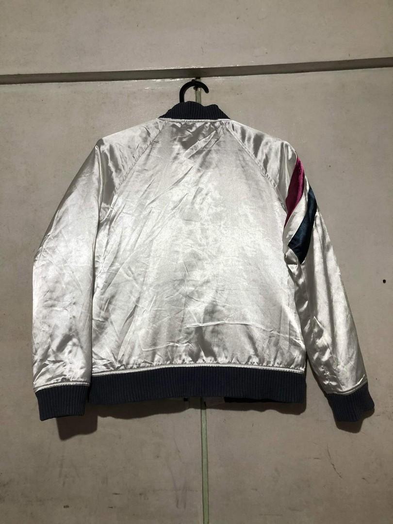 Nike Womens Bomber Jacket (Category: Coats, Jackets and Outerwear) located in Mandaluyong City. Submitted by Mid90s (Listing ID 1165039722, Image 2). Description: size medium on tag dimension 23x18.