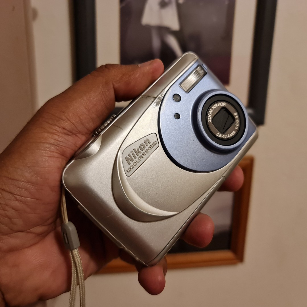 Nikon CoolPix 2000 2.0 Megapixels, Photography, Cameras on Carousell