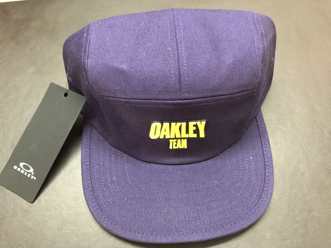 Oakley cap, Men's Fashion, Watches 