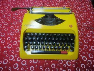 Olympia portable typewriter manual