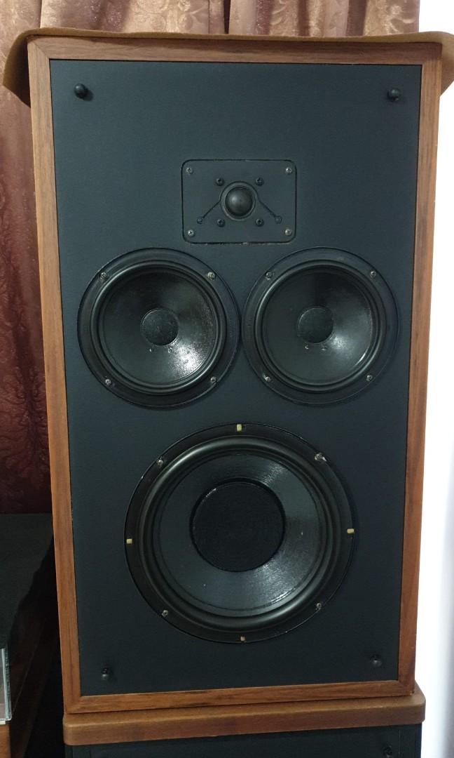 Polk Audio Monitor Series 10 Speakers Owned By Queens Of The Stone