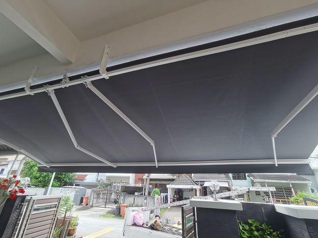 Retractable awning62863115440897114