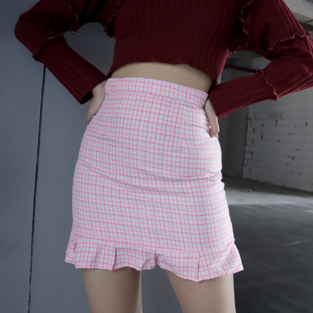 pink mini skirt
