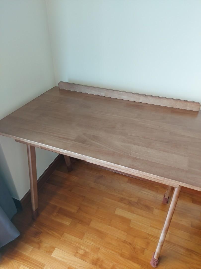 Study Table (solid wood) (Category: Tables & Sets) located in Singapore. Submitted by sz2012 (Listing ID 1165166773, Image 2). Description: 600mm (d) x 1000mm (w) Full solid wood.