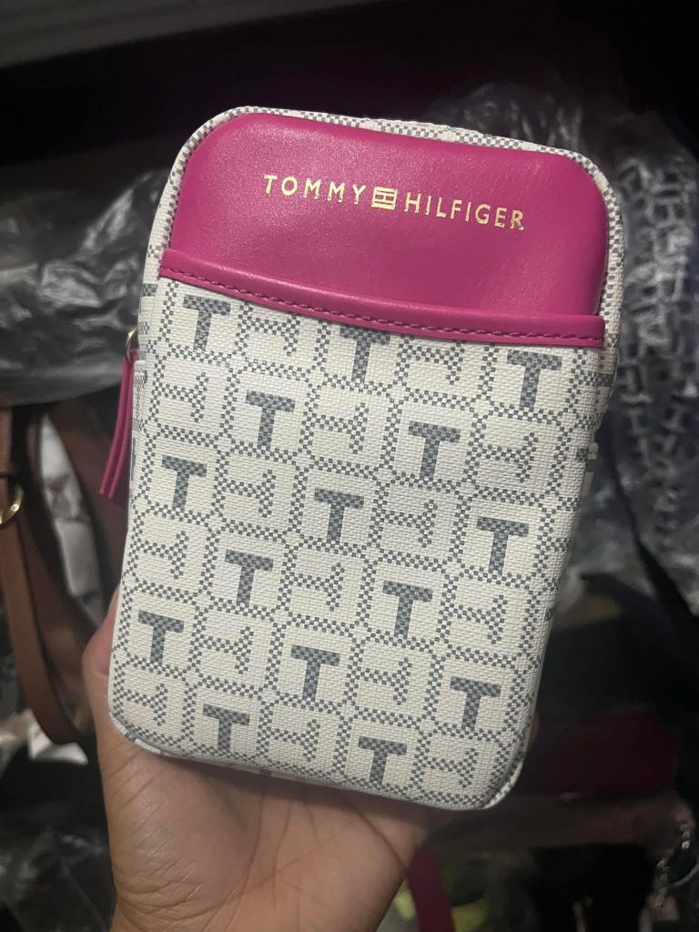 fake tommy hilfiger vs real bag