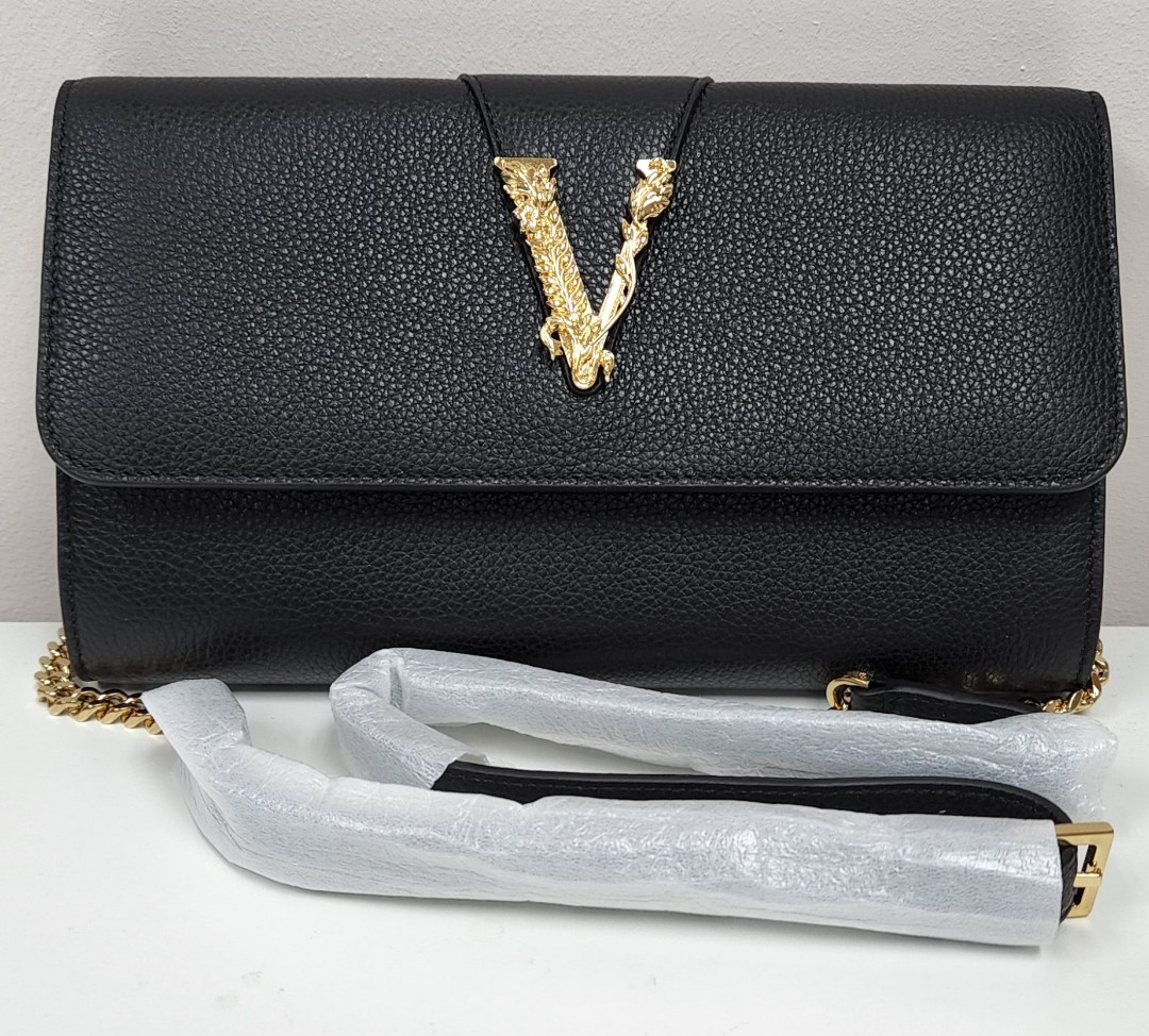 Versace wallet on discount chain