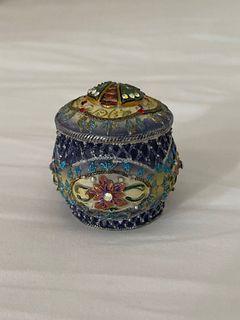 Vintage ceramic trinket box