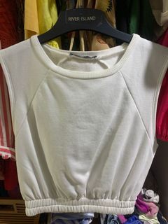 (Category: ) located in . Submitted by closet.cleanup (Listing ID 1165150413, Image 1). Description: .