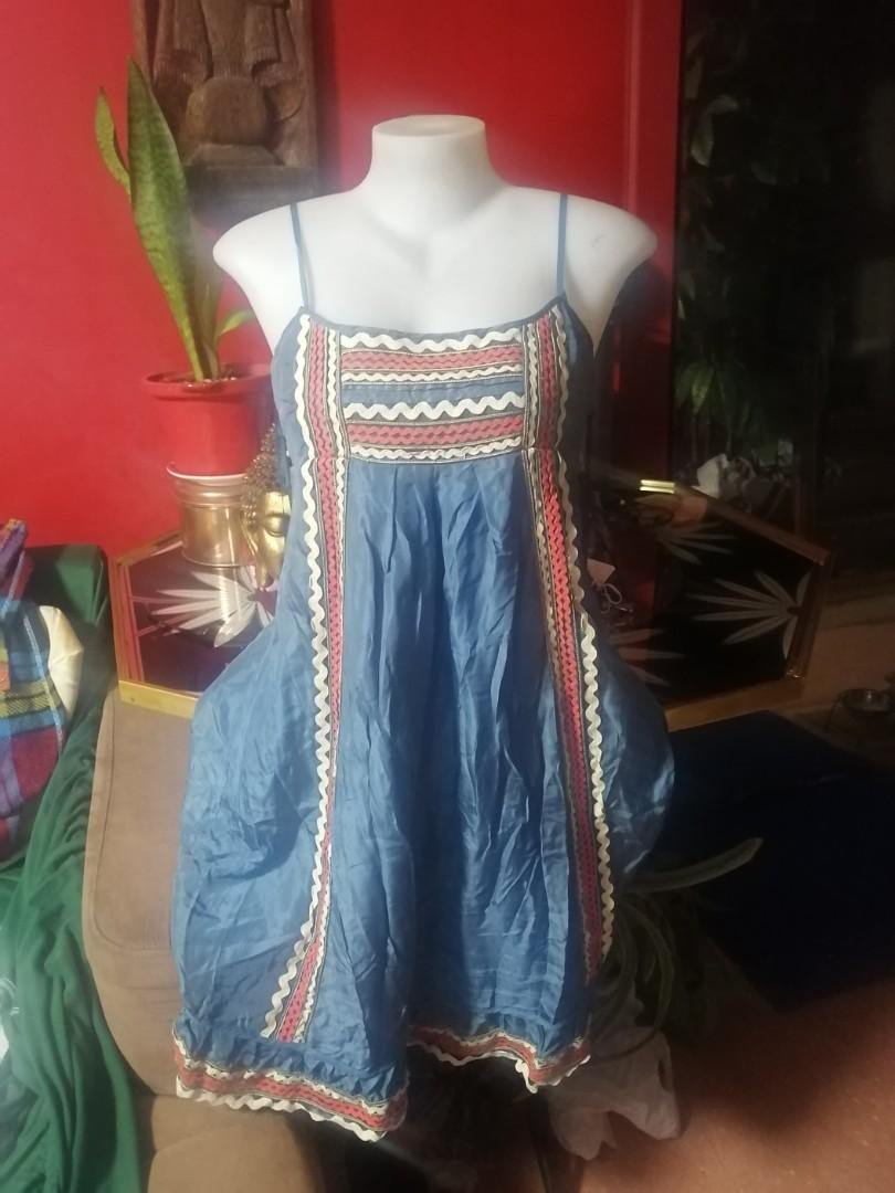 💯 BEAUTIFUL BCBG SILK DRESS ❤️ (Category: Dresses) located in Mandaluyong City. Submitted by arlene2560 (Listing ID 1165385104, Image 1). Description: 💯 Silk/polyester babydoll dress, adjustable straps, side zipped from BCBG MAXAZRIA. Large, armpit 20 ", length 34". Decluttering P850. 09555448979.