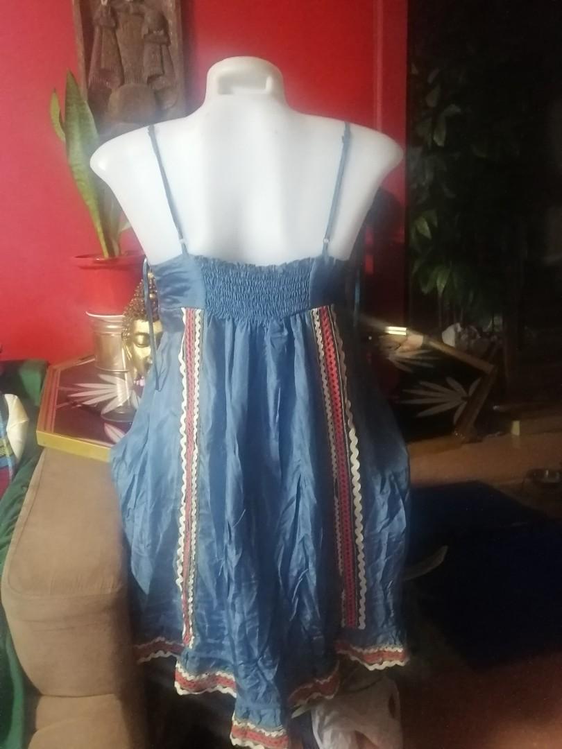 💯 BEAUTIFUL BCBG SILK DRESS ❤️ (Category: Dresses) located in Mandaluyong City. Submitted by arlene2560 (Listing ID 1165385104, Image 2). Description: 💯 Silk/polyester babydoll dress, adjustable straps, side zipped from BCBG MAXAZRIA. Large, armpit 20 ", length 34". Decluttering P850. 09555448979.