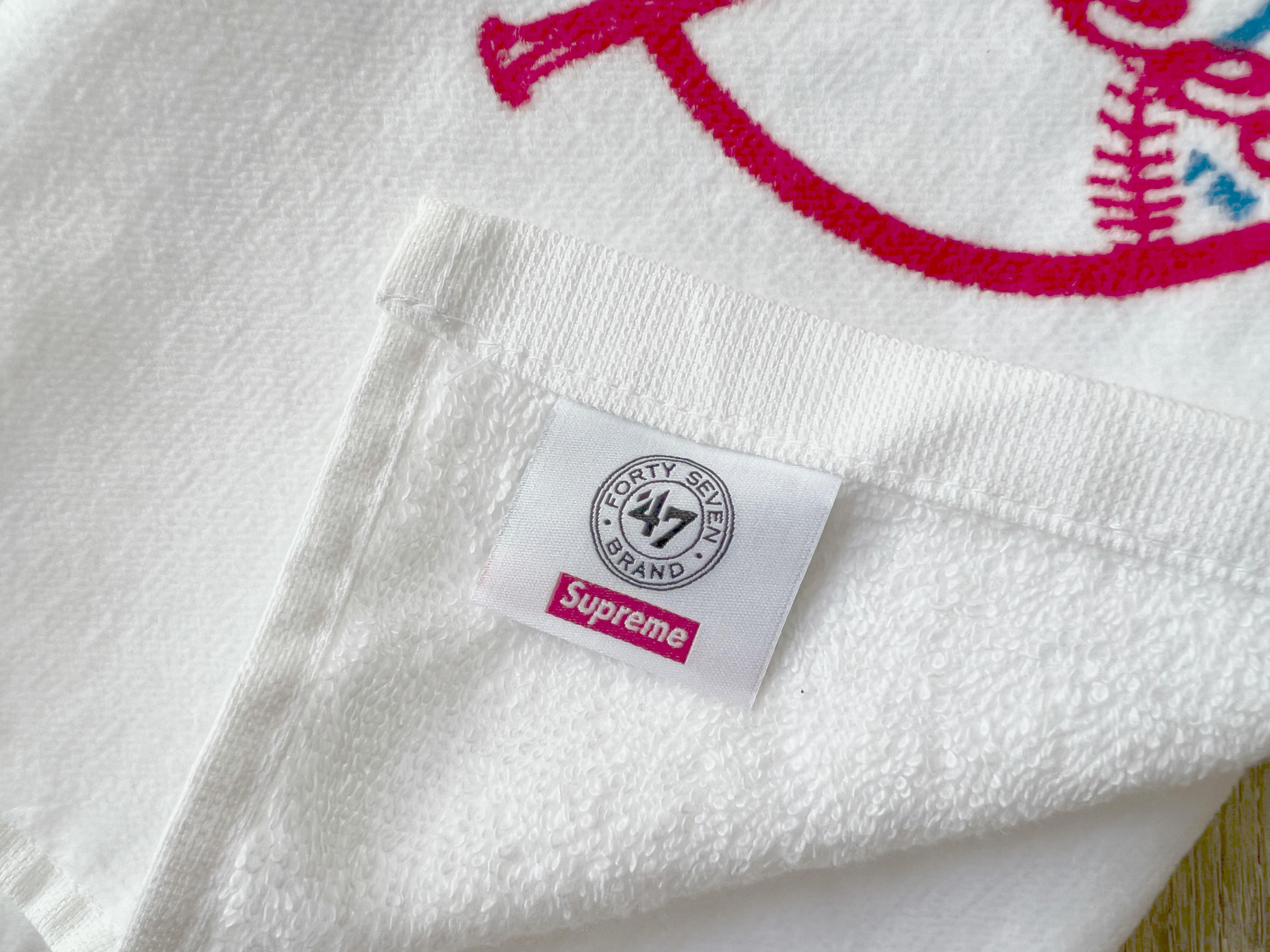 SUPREME New York Yankees Hand Towel , Furniture & Home Living