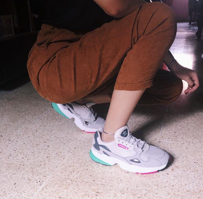 Adidas falcon clearance femme kylie jenner