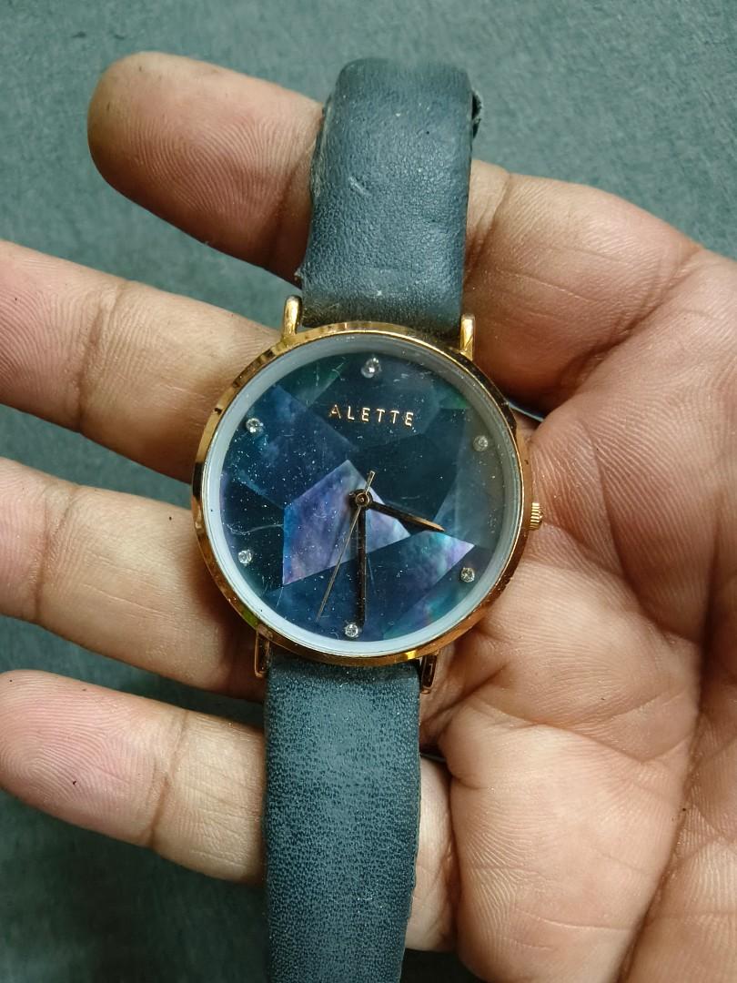 alette blanc, Women's Fashion, Watches &amp; Accessories, Watches