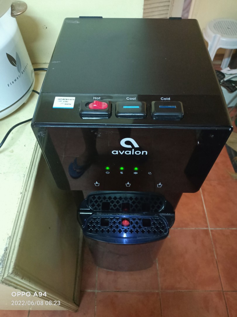 Avalon Bottom load water dispenser. Heavy duty. Almost new. 110volts