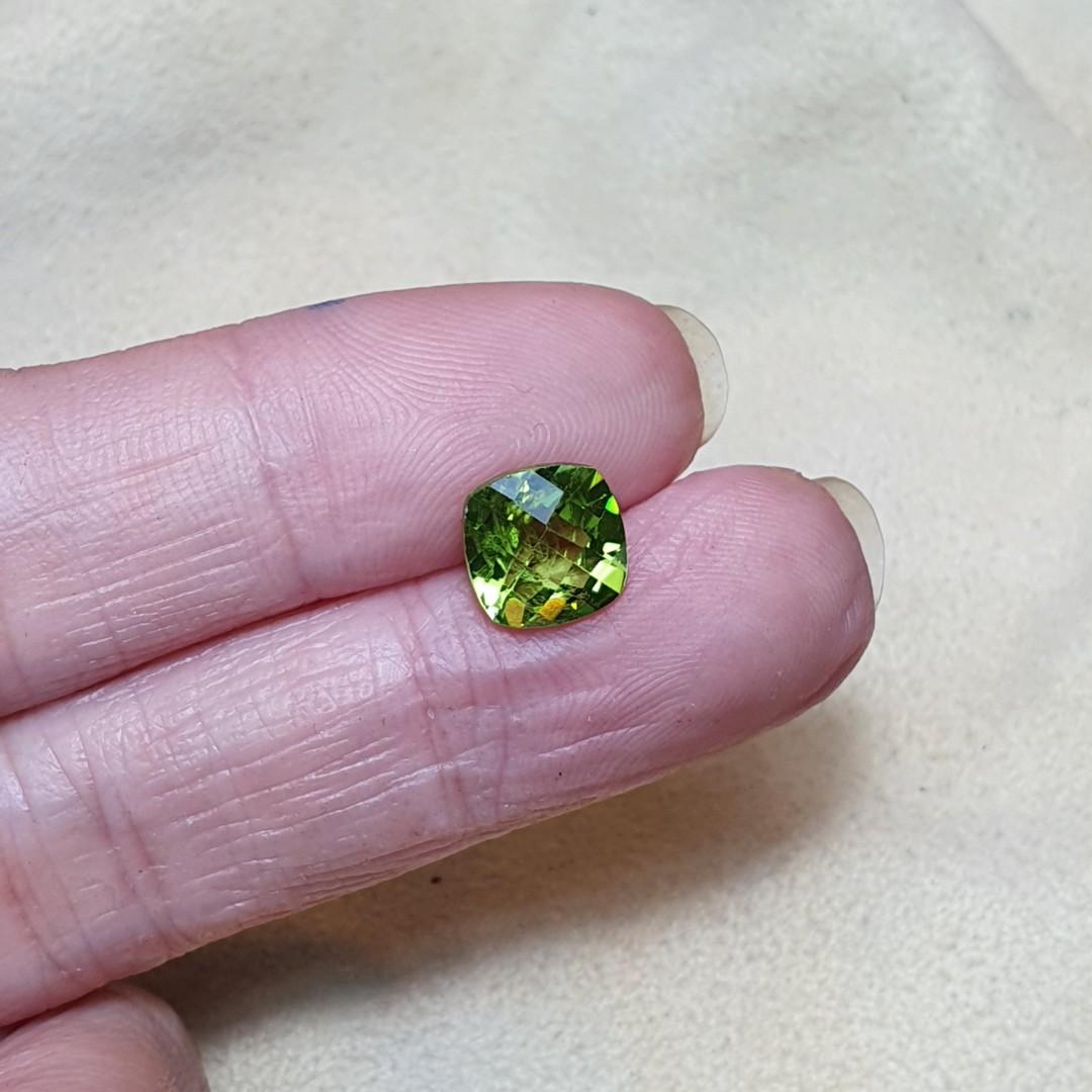 Batu Peridot Asli Natural
