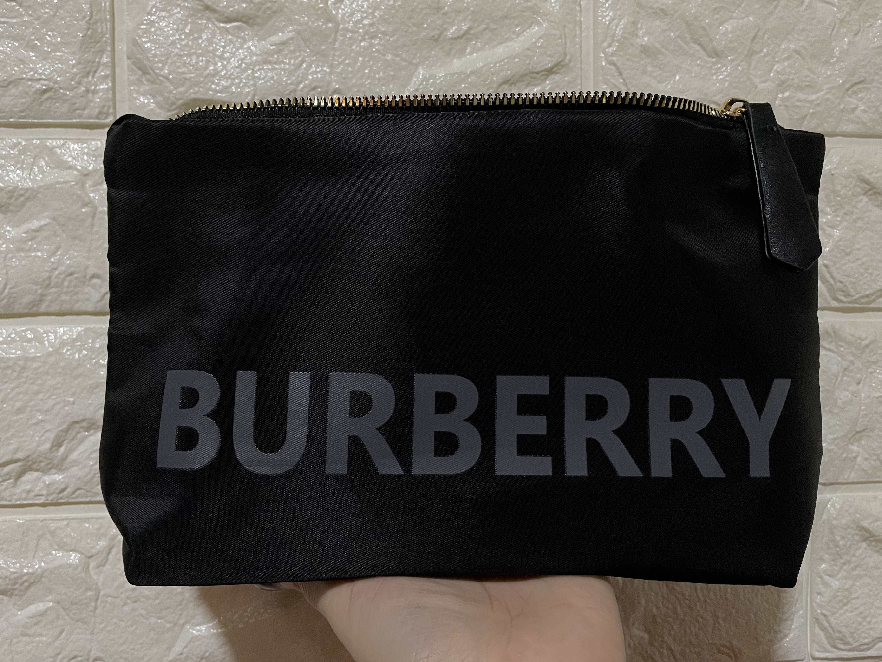 Burberry cosmetic case sale