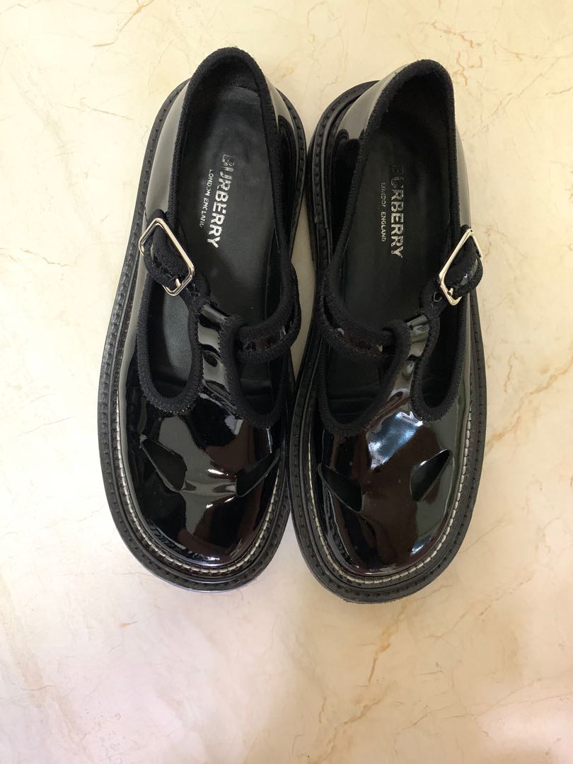 Burberry Mary Jane皮鞋, 女裝, 鞋, 平底鞋- Carousell