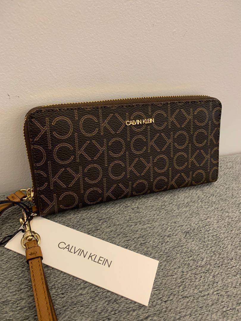 Calvin Klein, Women's Fashion, Bags & Wallets, Wallets & Card holders on  Carousell