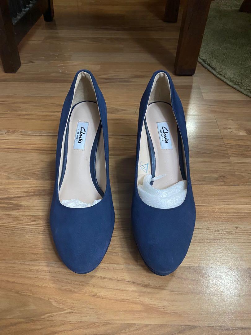 Clarks navy discount heels