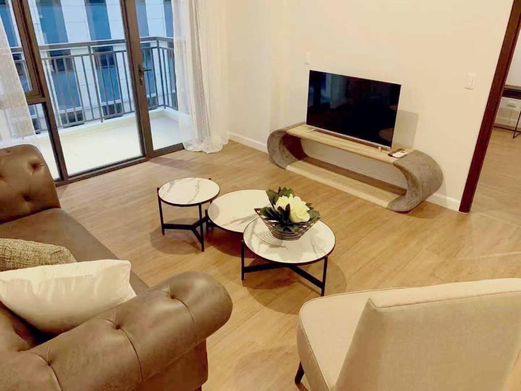 1 BEDROOM WITH PARKING AND WITH NICE INTERIOR IN SOLSTICE TOWER CIRCUIT ...