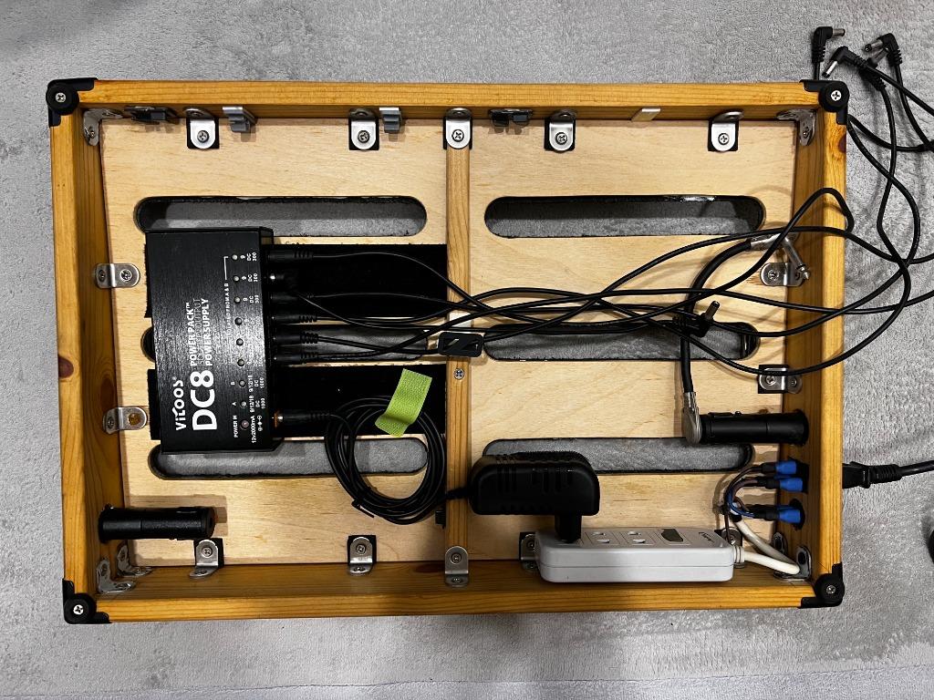 GC Custom Pedal Board with Isolated Power Supply, Hobbies & Toys, Music & Media, Musical