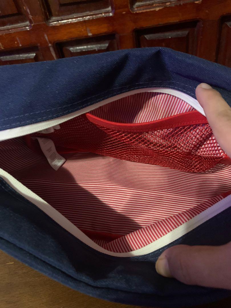 Herschel Travel/Toiletry Pouch, Women's Fashion, Bags & Wallets, Purses