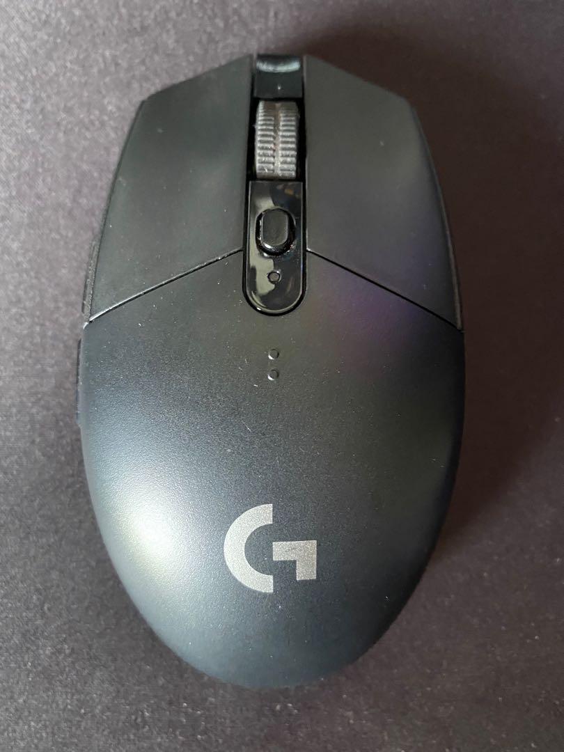 Logitech Mouse (Category: Mouse & Mousepads) located in Pasir Mas. Submitted by fashopee (Listing ID 1165414658, Image 1). Description: No waranti plug & play Free mousepad & bateri.