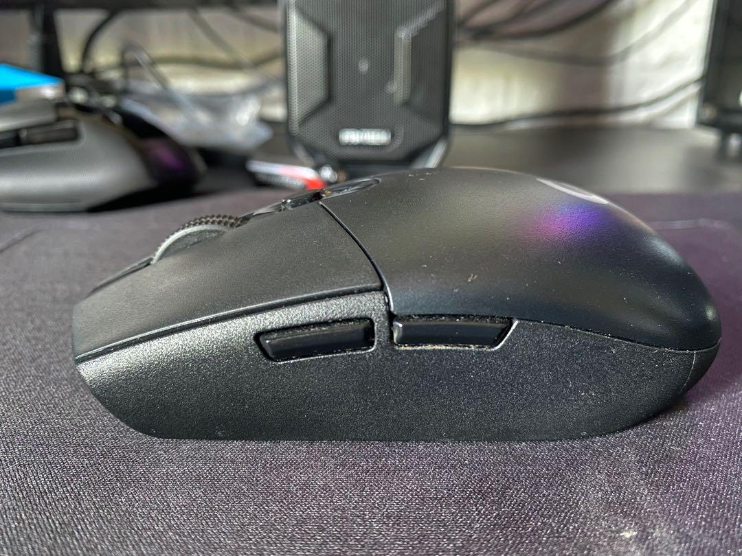 Logitech Mouse (Category: Mouse & Mousepads) located in Pasir Mas. Submitted by fashopee (Listing ID 1165414658, Image 3). Description: No waranti plug & play Free mousepad & bateri.
