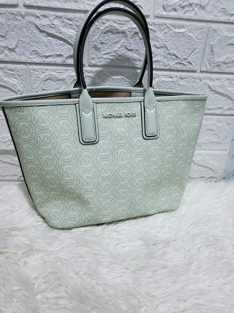 ⭕️MK Jodie Small Tote Bag (Category: Luxury Bags & Wallets) located in Mabalacat. Submitted by maiyasluxurybagshoppe (Listing ID 1165372515, Image 1). Description: ⭕️MK Jodie Small Tote Bag 4690.
