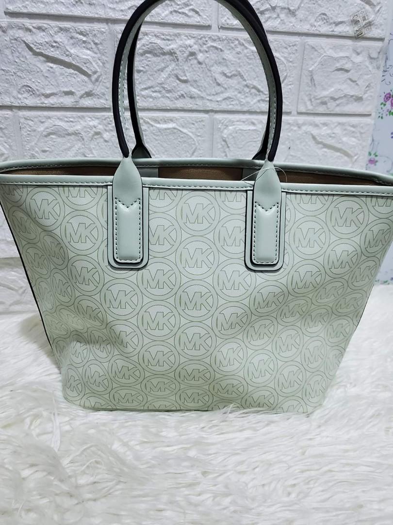⭕️MK Jodie Small Tote Bag (Category: Luxury Bags & Wallets) located in Mabalacat. Submitted by maiyasluxurybagshoppe (Listing ID 1165372515, Image 3). Description: ⭕️MK Jodie Small Tote Bag 4690.