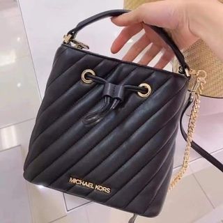 (Category: ) located in . Submitted by maiyasluxurybagshoppe (Listing ID 1165372039, Image 1). Description: .