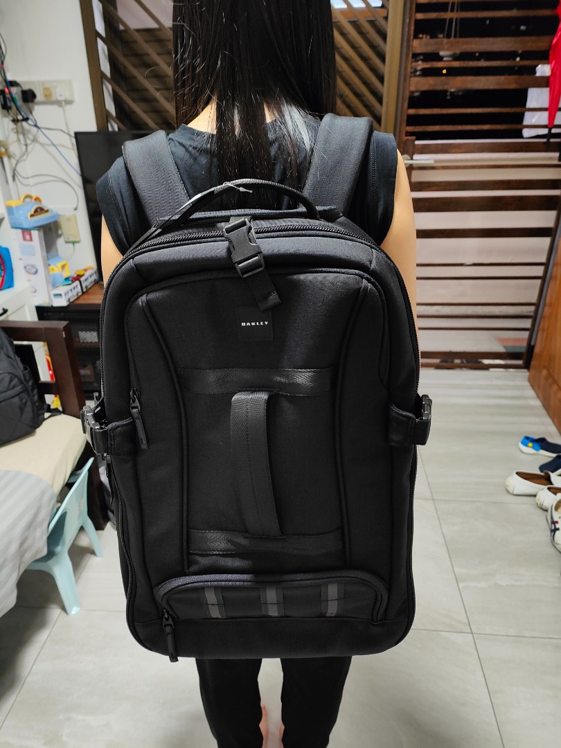 Oakley Backpack, Men's Fashion, Bags, Backpacks on Carousell