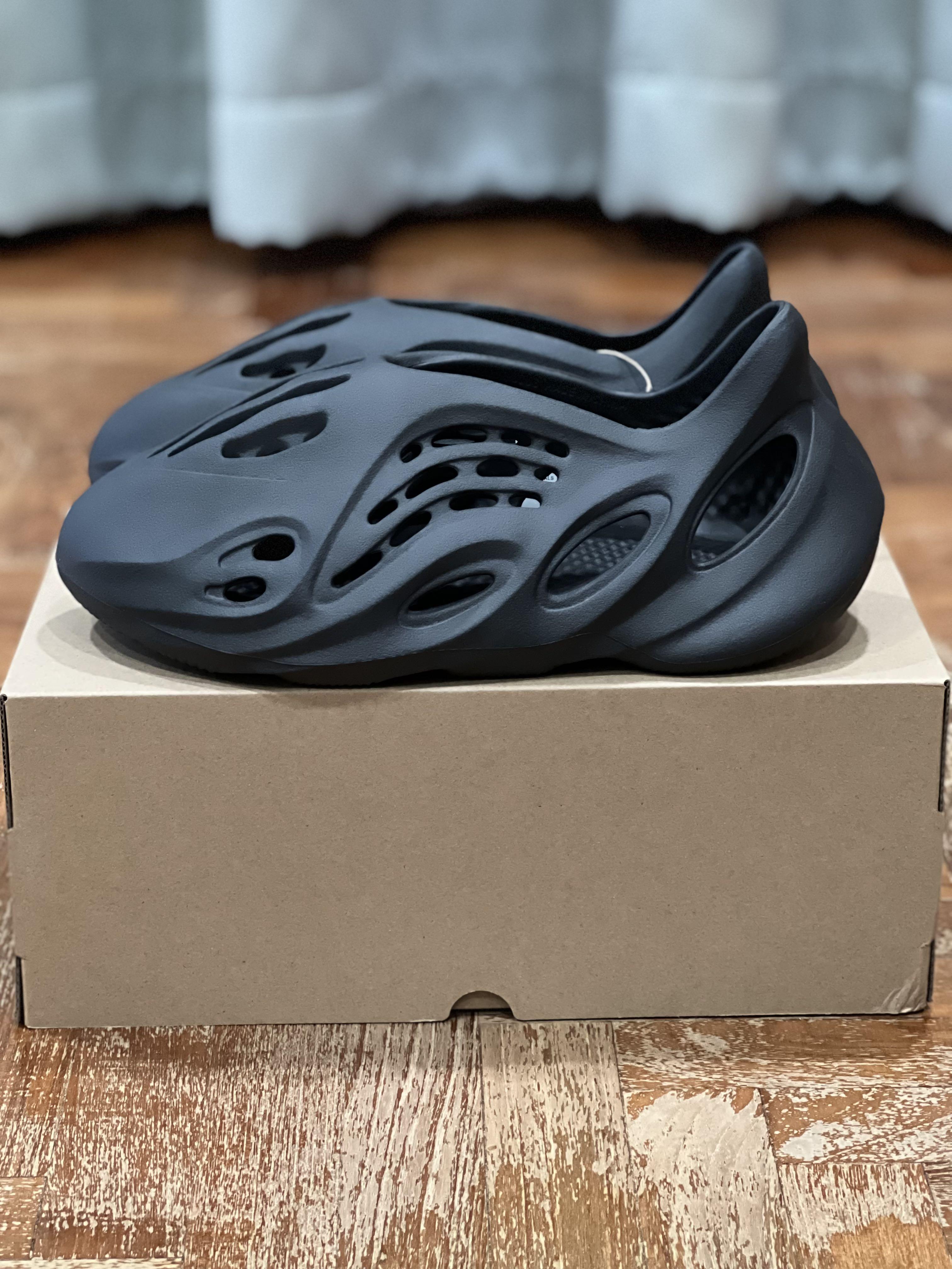 ON HAND) Adidas Yeezy Foam Runner Onyx, Men's Fashion, Footwear, Sneakers  on Carousell