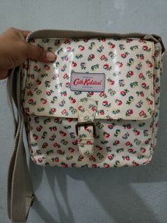 (Category: ) located in . Submitted by LoveBags (Listing ID 1165309329, Image 1). Description: .