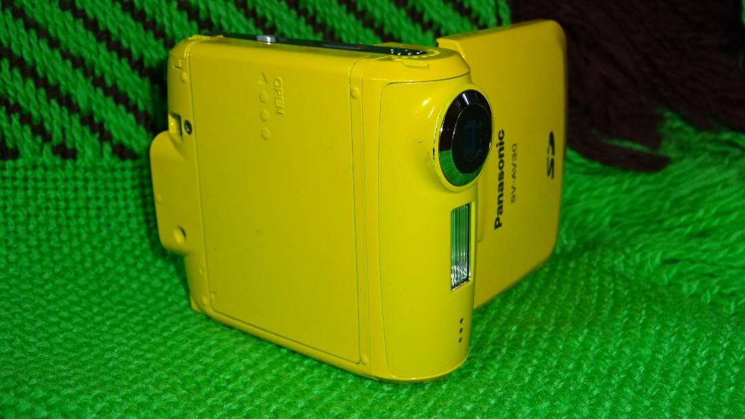 Panasonic SV-AV30 Camcoder (Category: Video Cameras) located in Paranaque City. Submitted by kutoi.ancheta (Listing ID 1165361544, Image 2). Description: Panasonic SV-AV30 Camcoder Japan https://www.cnet.com/reviews/panasonic-sv-av30-e-wear-review/ ₱1500 condition: not tested!worn LCD! For collection, etc! as is only! Defects included! No warranties! ✔ Panasonic VW-VBA20 battery (included) ⛔ missing charger adapter ⛔ no SD card pm for inquiries..