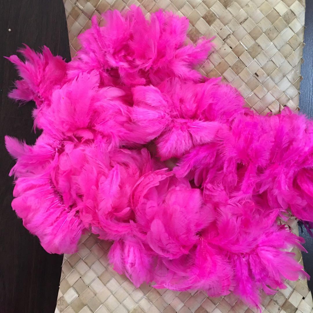 Pink Feather Decor (Category: Occasions & Party Supplies) located in Manila. Submitted by thebookclubz (Listing ID 1165248729, Image 1). Description: Excess from event.