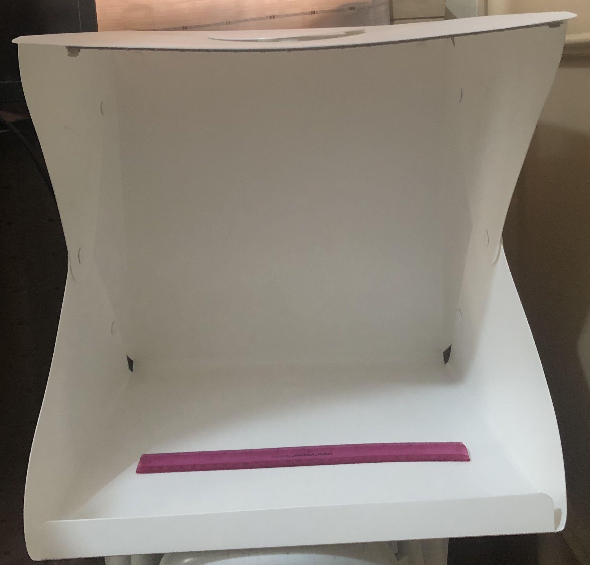 Portable Lightbox (Category: Lighting & Studio Equipment) located in Manila. Submitted by emmarim (Listing ID 1165334507, Image 3). Description: Portable lightbox Got this sa shopee for around 700+ Last 2 pic is the actual picture 12inches ruler for scale Complete inclusions Message for more details .