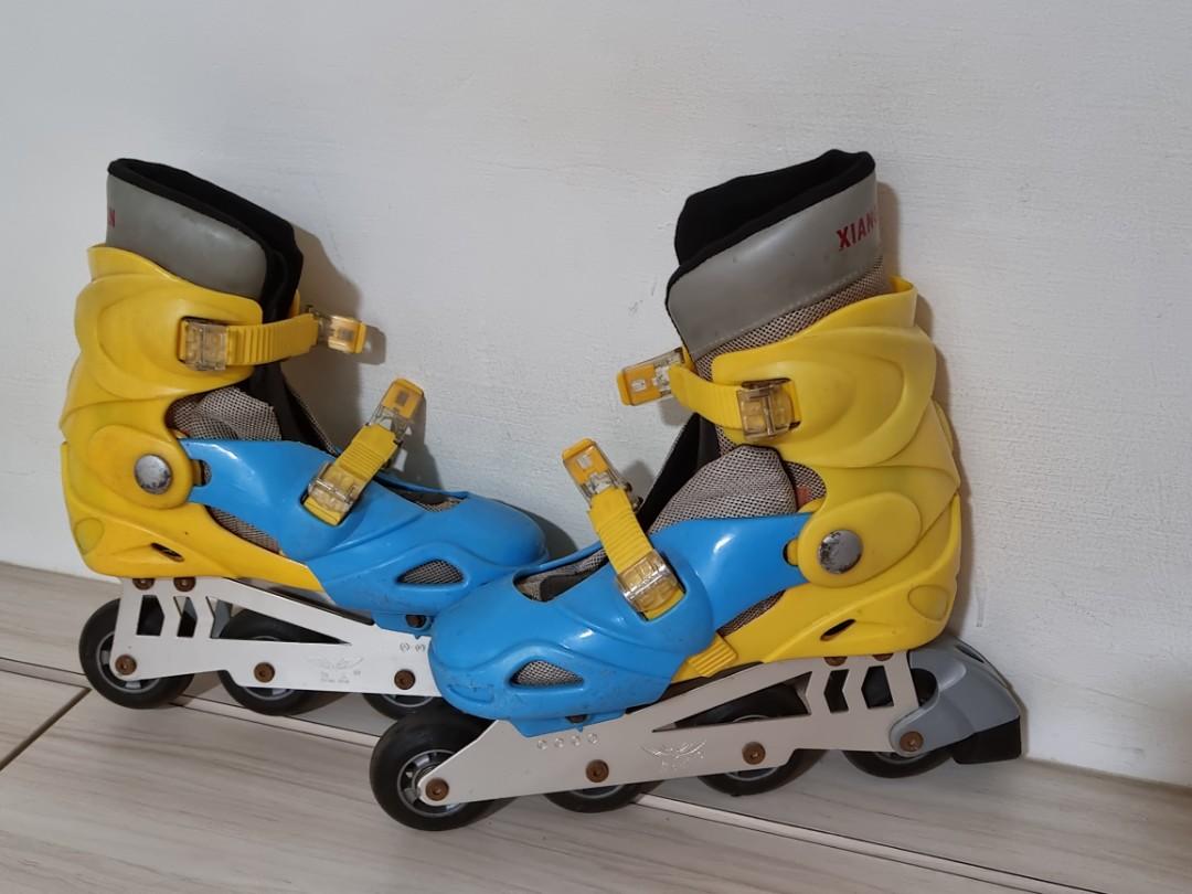 Roller skating shoe Size adjustable from 5 to 9, Sports Equipment