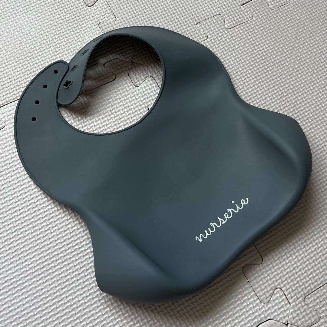 silicone bib (nurserie), Babies & Kids, Nursing & Feeding, Weaning &  Toddler Feeding on Carousell