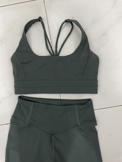 (Category: ) located in . Submitted by wardrobe8802 (Listing ID 1165380398, Image 1). Description: .