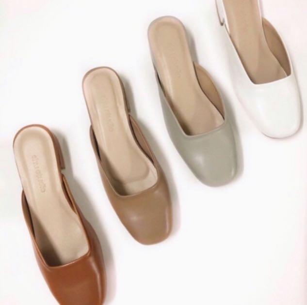 RUSH SALE!! Square toe sandals 1in heel (Category: Heels) located in Quezon City. Submitted by sssaamy (Listing ID 1165284829, Image 1). Description: Please manage your expectations! These have never been used but are old stocks already Can still be worn and used perfectly White-7,8 Tan-6,7,8 Taupe-7.