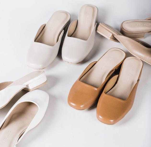 RUSH SALE!! Square toe sandals 1in heel (Category: Heels) located in Quezon City. Submitted by sssaamy (Listing ID 1165284829, Image 2). Description: Please manage your expectations! These have never been used but are old stocks already Can still be worn and used perfectly White-7,8 Tan-6,7,8 Taupe-7.