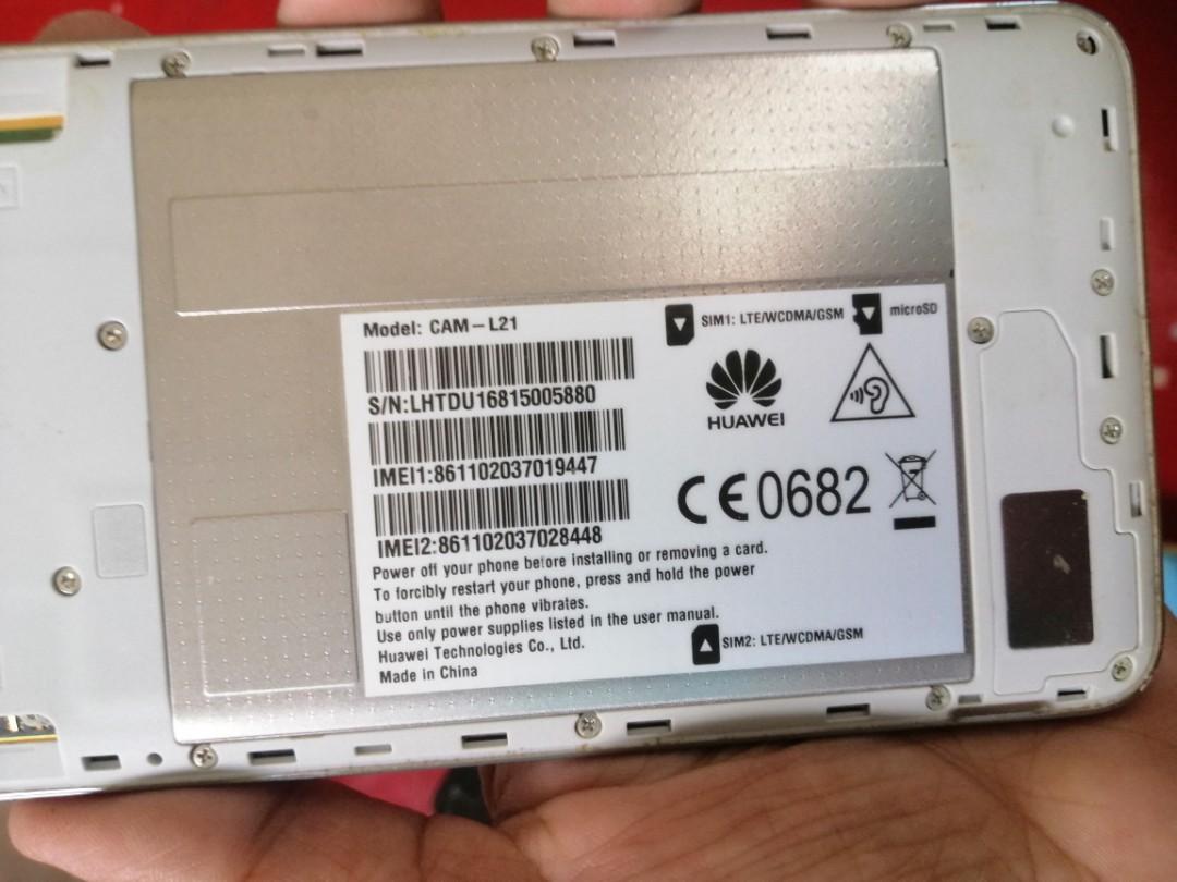 Take all 6pcs defective cellphone (Category: Android Others) located in Rizal. Submitted by gavepsalmstuff (Listing ID 1165259304, Image 3). Description: please make reading a habit 1. motorola - bigla na lang nagba black out. sira sim slot. pang wifi na lang pag naayos yung sira. ganda ng cam nito. super linaw. ang hirap na iopen.😢 2. iPhone 4 - black na lang screen. bukod pa dun sa sira nya sa upper part. sira din sim tray, di na natatanggal. 