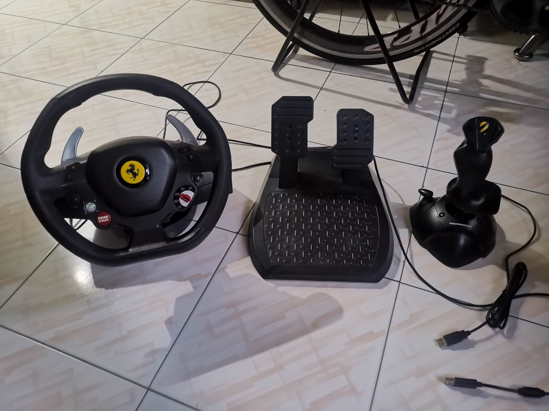 Volante Thrustmaster Ferrari 458 Italia Racing Wheel / Pedales / Xbox 360 /  Pc Xbox360 - A Determinar comprar en tu tienda online Buscalibre Ecuador