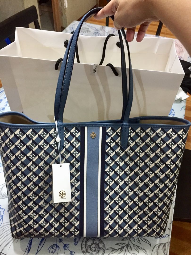 Tory Burch Navy Geo Logo Tote Bag, Women's Fashion, Bags & Wallets, Tote  Bags on Carousell