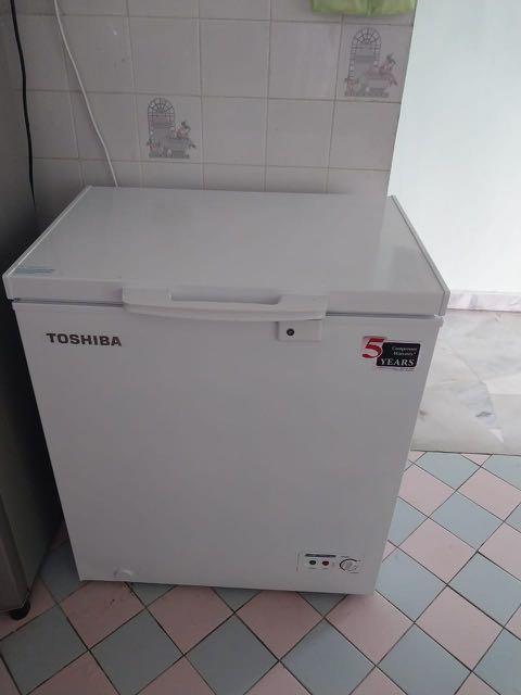 Toshiba freezer outlet 142l