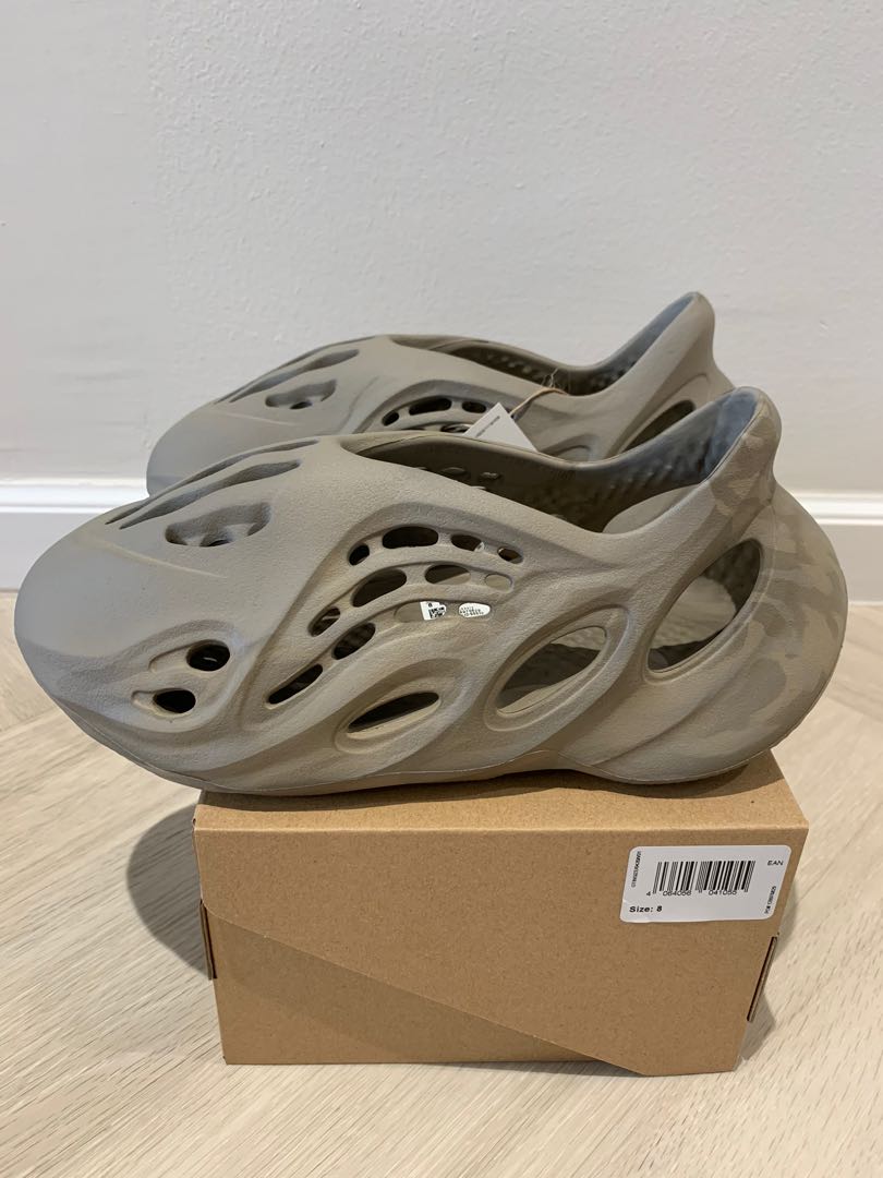 UK 8 Yeezy foam runner stone sage