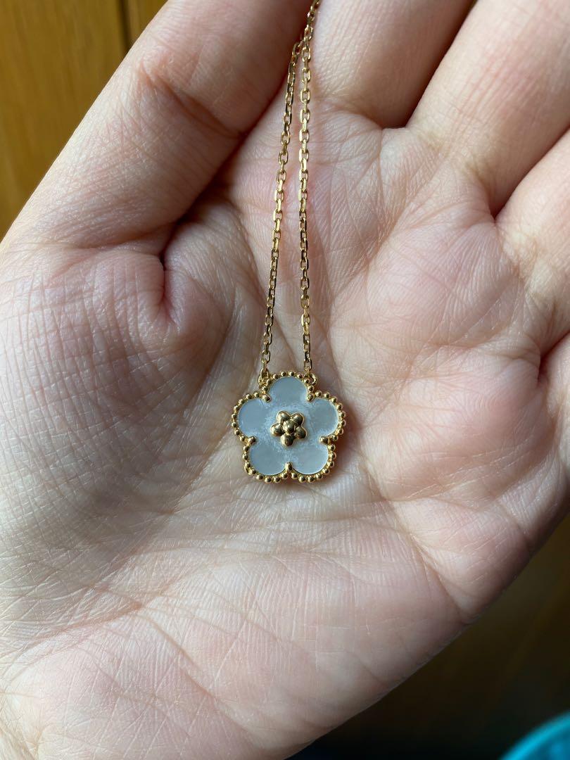 VCA MOP Necklace HK setting 18k saudi gold (Category: Necklaces) located in Manila. Submitted by neverworn.ph (Listing ID 1165281382, Image 3). Description: 5.59g HK Setting 3600/gram only No meet ups.