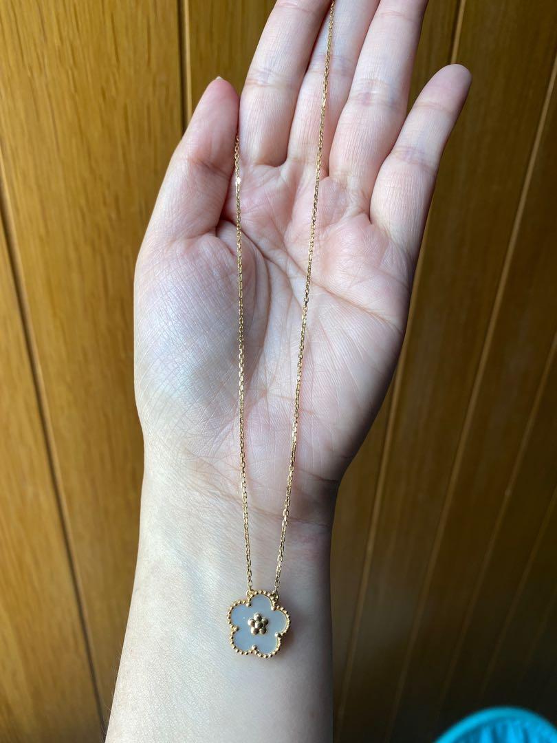VCA MOP Necklace HK setting 18k saudi gold (Category: Necklaces) located in Manila. Submitted by neverworn.ph (Listing ID 1165281382, Image 2). Description: 5.59g HK Setting 3600/gram only No meet ups.