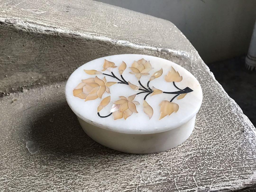 Vintage White Marble With Mother of Pearl Inlay Pietra Dura )Trinket  /Bracelet Box, Furniture  Home Living, Home Decor, Vases  Decorative  Bowls on Carousell